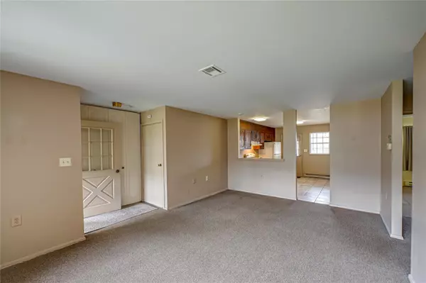 Ridge, NY 11961,332 Woodbridge DR #B