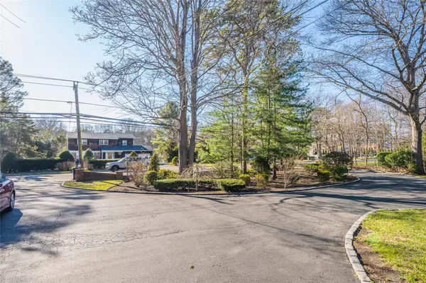 Dix Hills, NY 11746,1170 Carlls Straight PATH