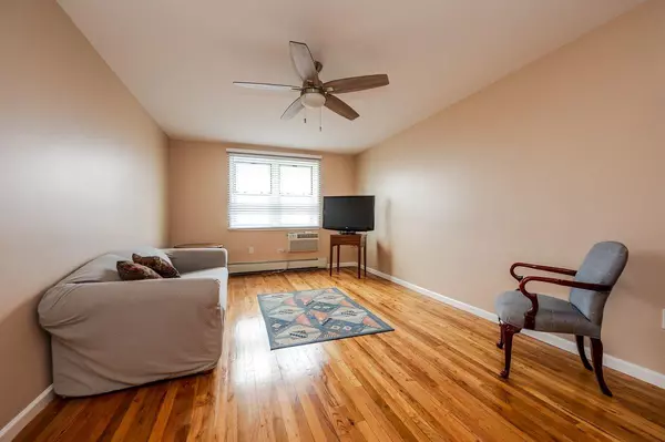 Long Beach, NY 11561,370 W Broadway #4J