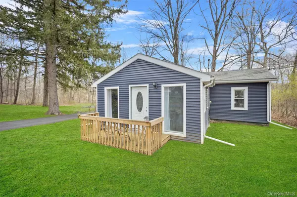 Poughkeepsie, NY 12603,16 Titus RD