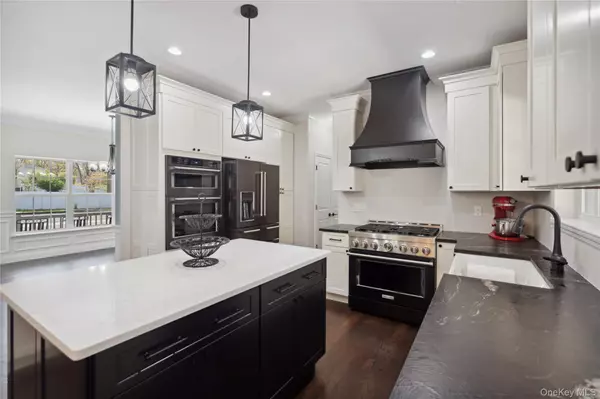 Middle Island, NY 11953,113 CURRANS RD
