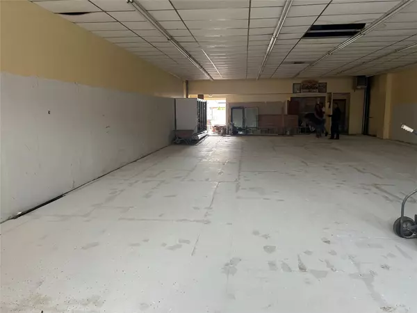 Franklin Square, NY 11010,911 Hempstead Turnpike