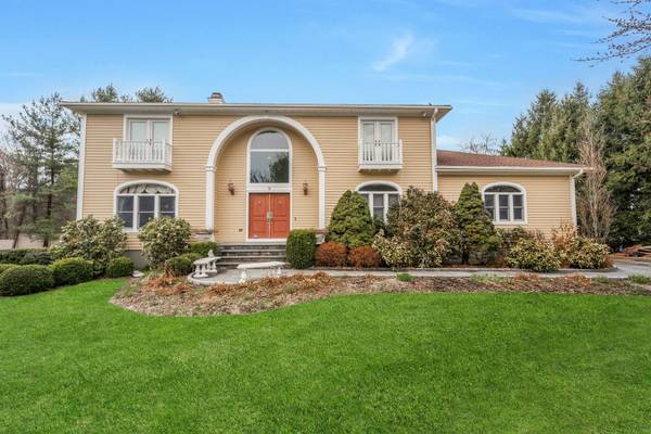 5 Summerland LN, Briarcliff Manor, NY 10510