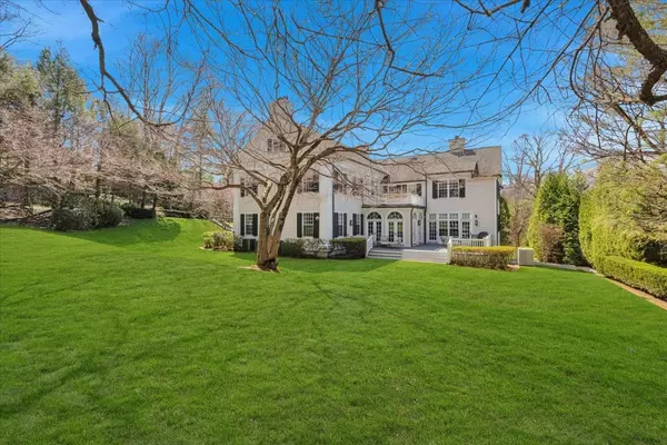 Scarsdale, NY 10583,29 Hampton RD