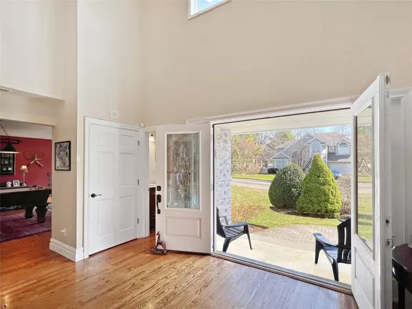 Glen Cove, NY 11542,10 Carlyle DR