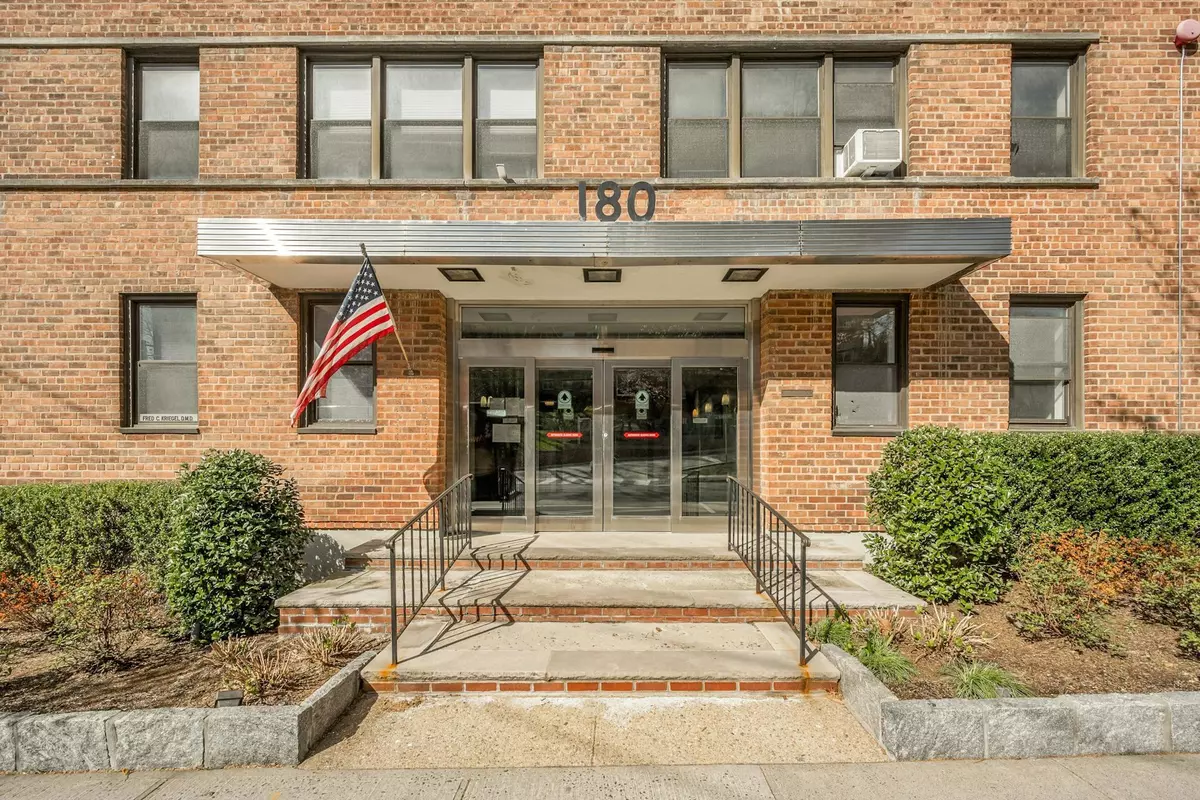 Hartsdale, NY 10530,180 E Hartsdale AVE #1G