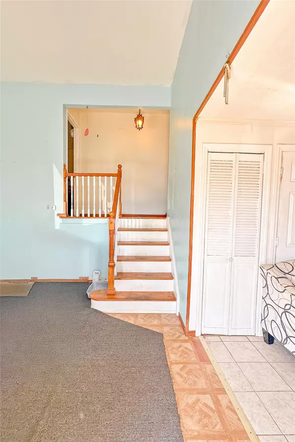 Brentwood, NY 11717,129 2nd AVE