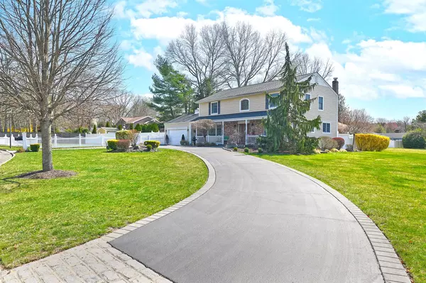 Dix Hills, NY 11746,42 Campbell DR