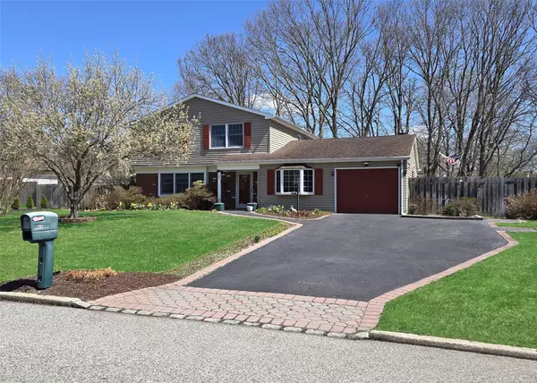 69 Strathmore Village DR, South Setauket, NY 11720