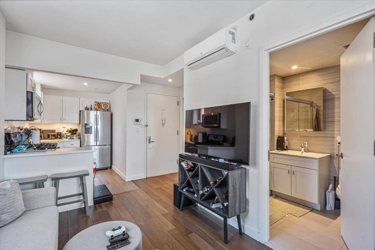 Elmhurst, NY 11373,87-22 51st AVE #4H