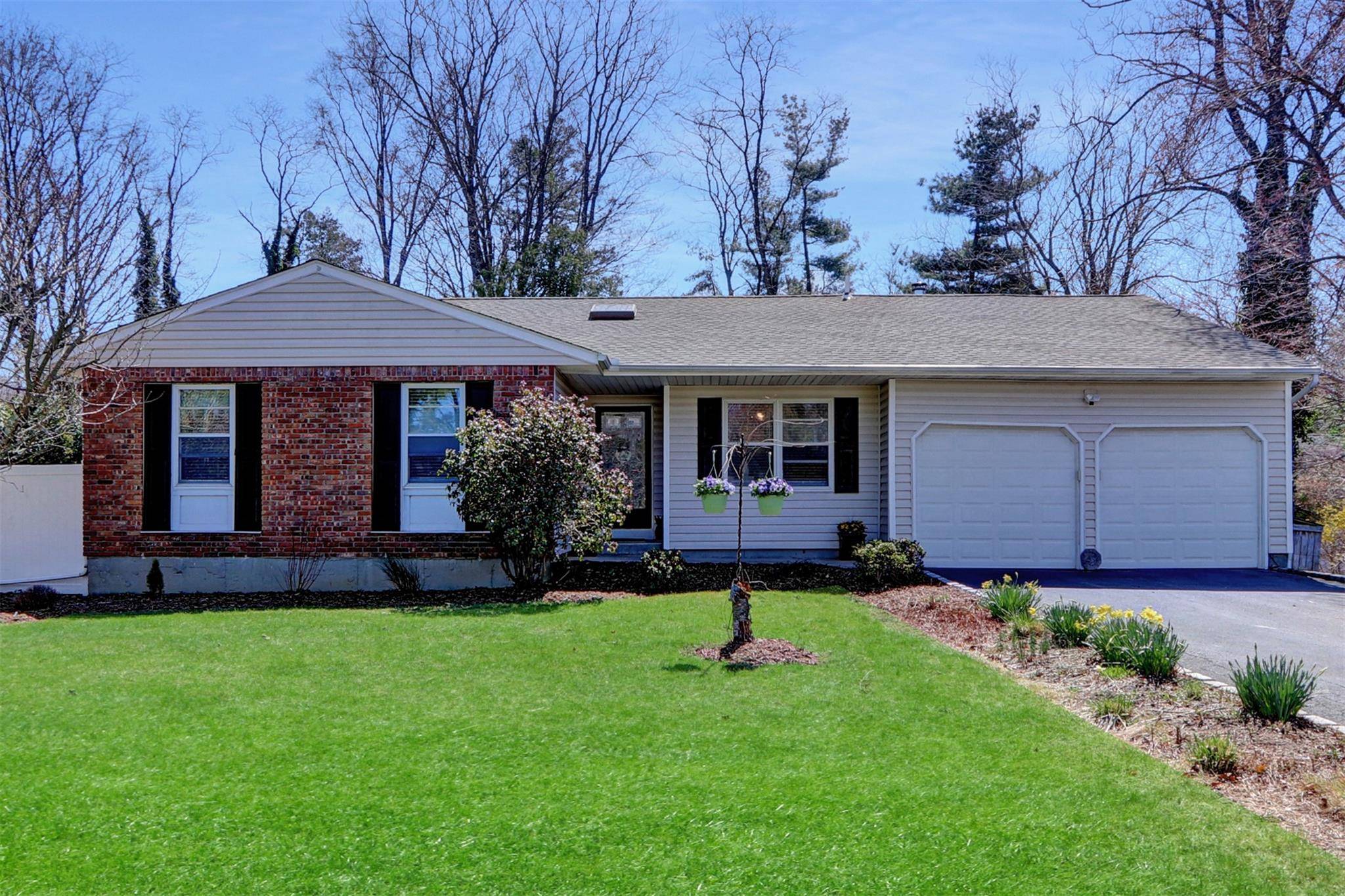 4 Rosewood CT, East Setauket, NY 11733