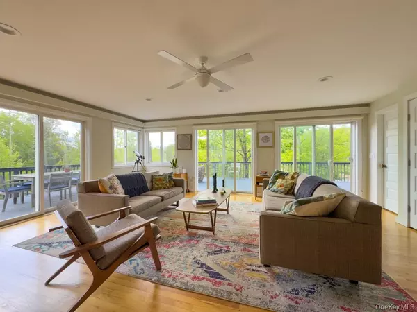 Mount Tremper, NY 12457,94 The Middle WAY