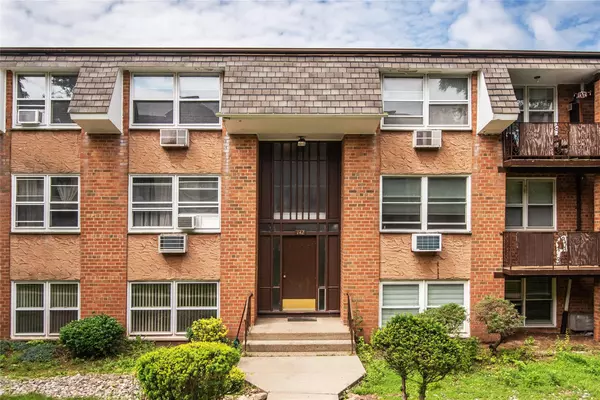 142 Kearsing Pkwy #A, Monsey, NY 10952