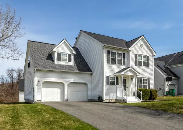 18 Pleasant GLN, Poughquag, NY 12570