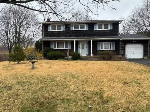 East Patchogue, NY 11772,25 Camille LN