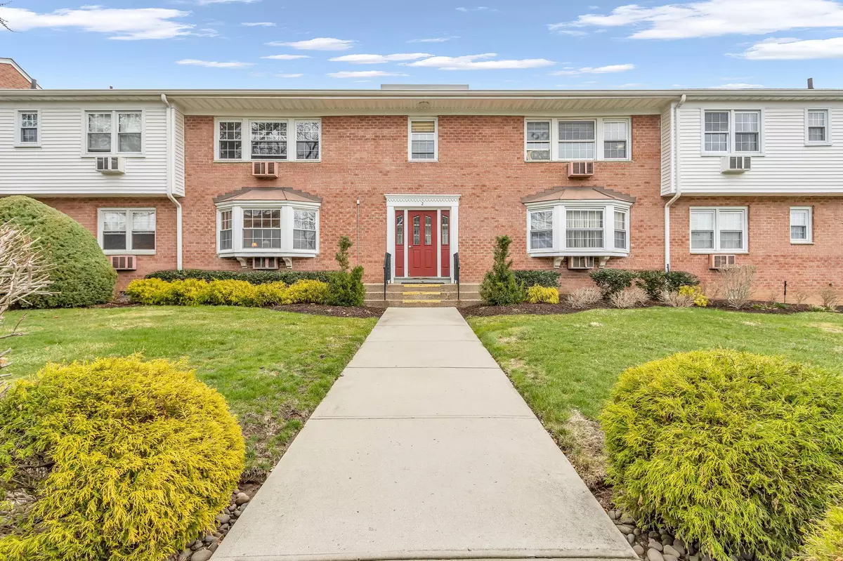 Piermont, NY 10968,21 Roundtree CIR