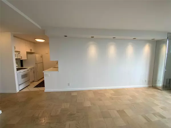 Floral Park, NY 11005,27010 Grand Central Pkwy #30M