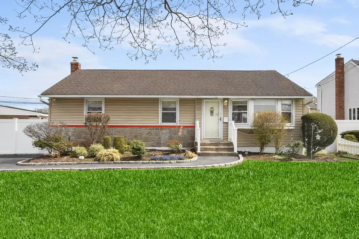 North Bellmore, NY 11710,867 Old Britton RD