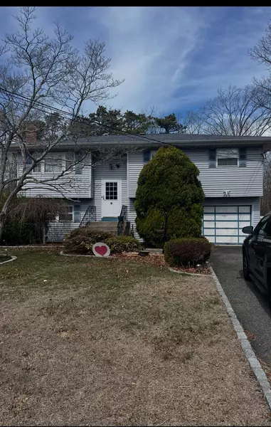 43 Chanel DR, Shirley, NY 11967