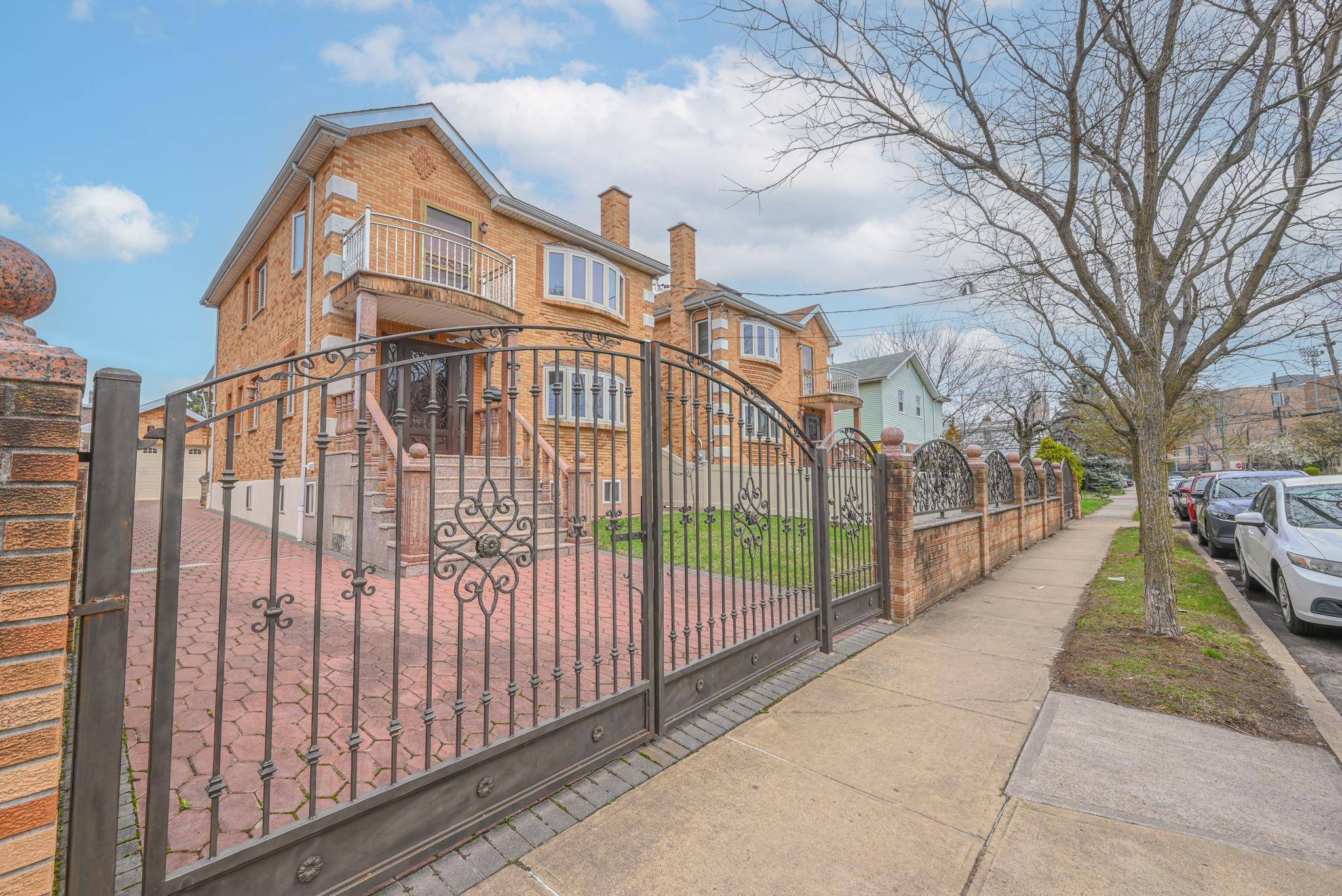Hillcrest (queens), NY 11432,168-07 81 AVE