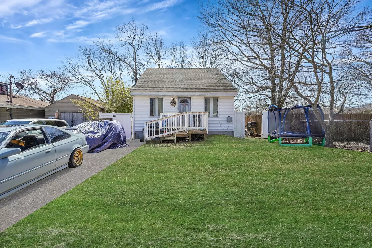Mastic, NY 11950,214 Mastic BLVD