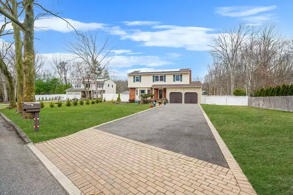 Dix Hills, NY 11040,243 Seneca Avenue Dix Hills