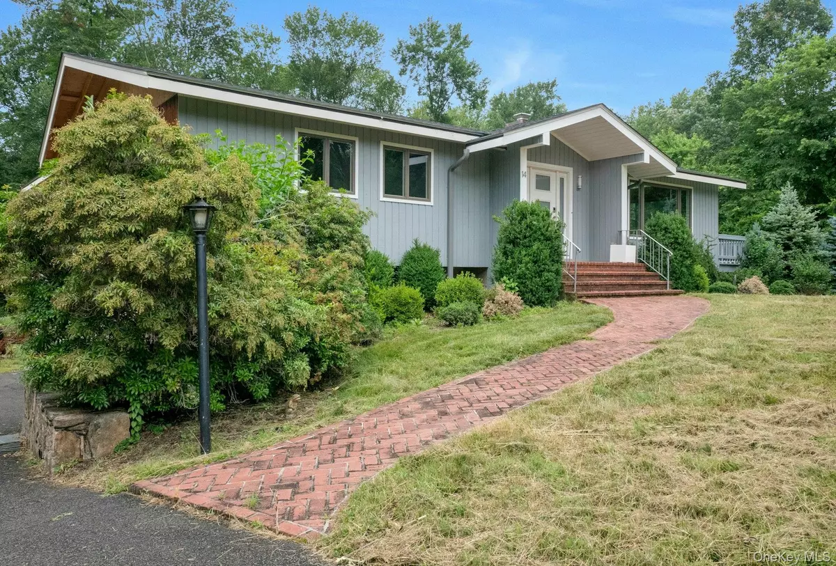 Armonk, NY 10504,14 Perry CT