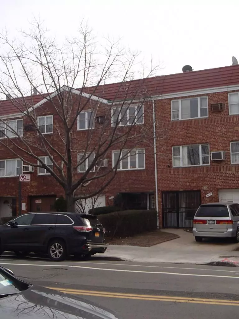 East Elmhurst, NY 11370,76-14 31 AVE