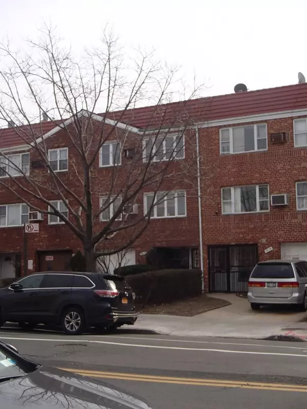 76-14 31 AVE, East Elmhurst, NY 11370