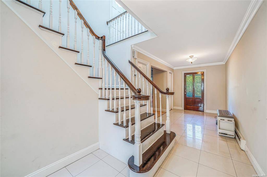 Commack, NY 11725,157 Parkway DR
