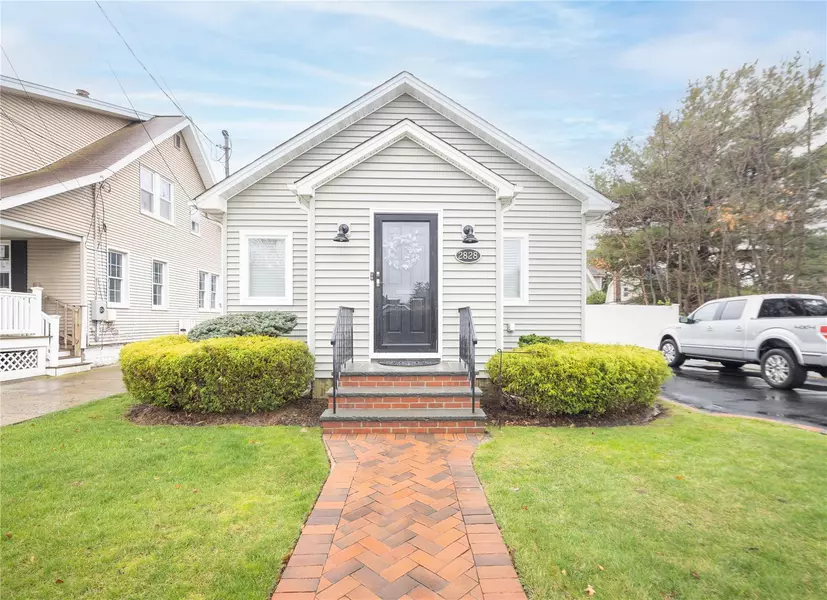 2828 Woods AVE, Oceanside, NY 11572