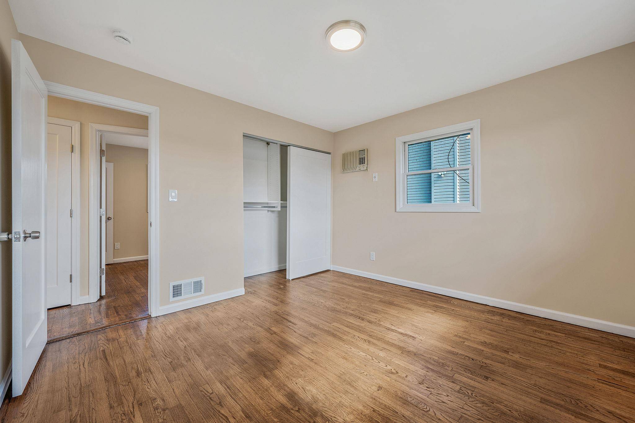 Lindenhurst, NY 11757,931 N Broome AVE