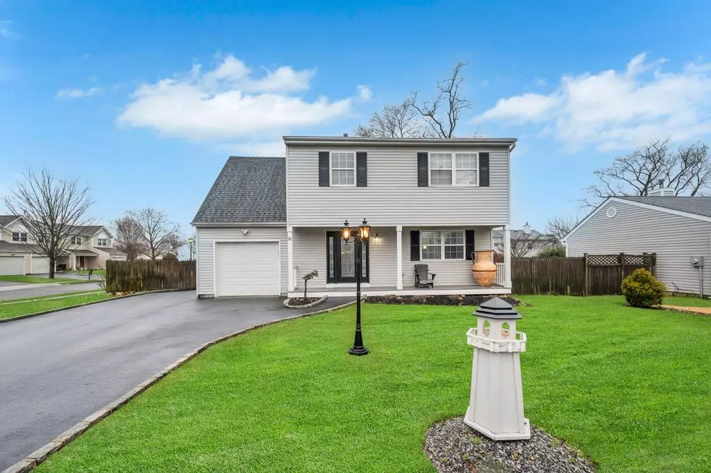 Central Islip, NY 11722,31 walnut