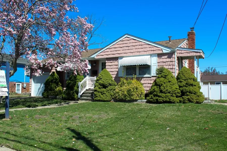 333 O' Connor RD, North Babylon, NY 11703