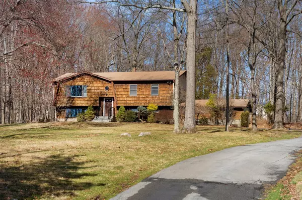 21 Janice DR, Highland Mills, NY 10930
