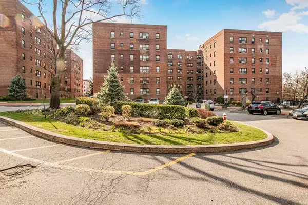 Mount Vernon, NY 10552,2 Fisher DR #418