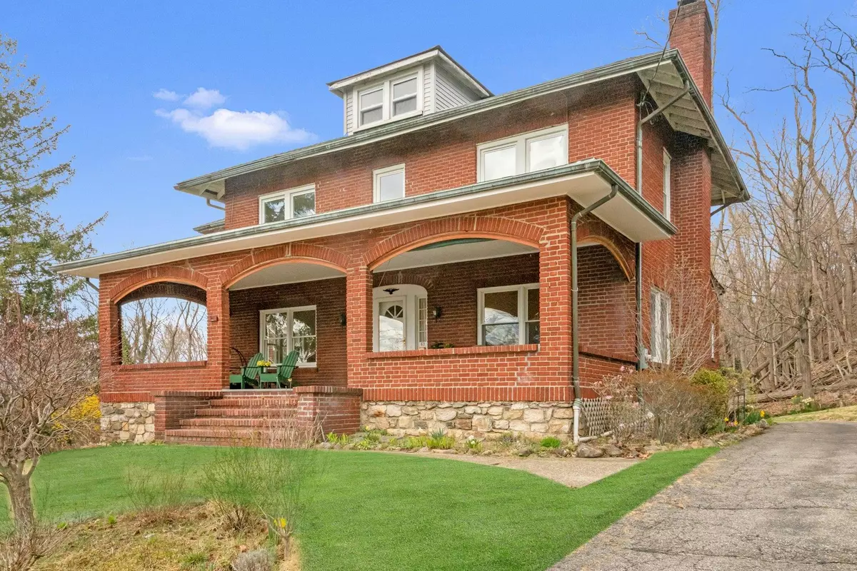 Ossining, NY 10562,63 Sunset DR