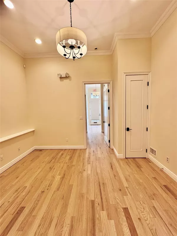Sea Cliff, NY 11579,54 Roslyn AVE