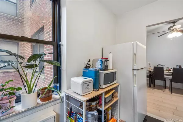 East Elmhurst, NY 11369,32-42 89th ST #C206