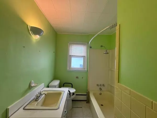 Rosedale, NY 11422,147-72 Huxley ST