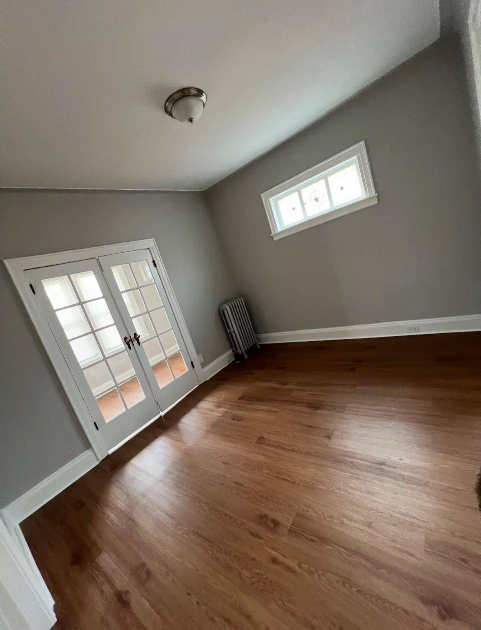 Glendale, NY 11385,70-36 66th PL
