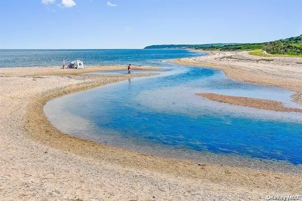 Peconic, NY 11958,1685 Peconic LN