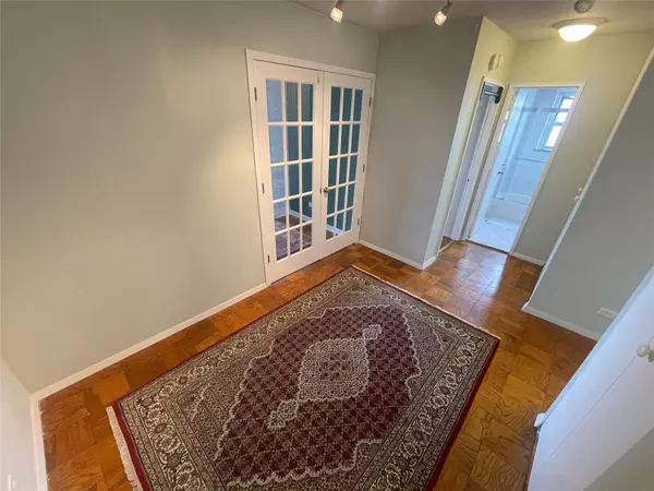 Forest Hills, NY 11375,72-35 112th ST #12B