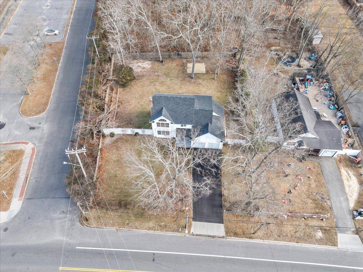 Center Moriches, NY 11934,89 Railroad AVE