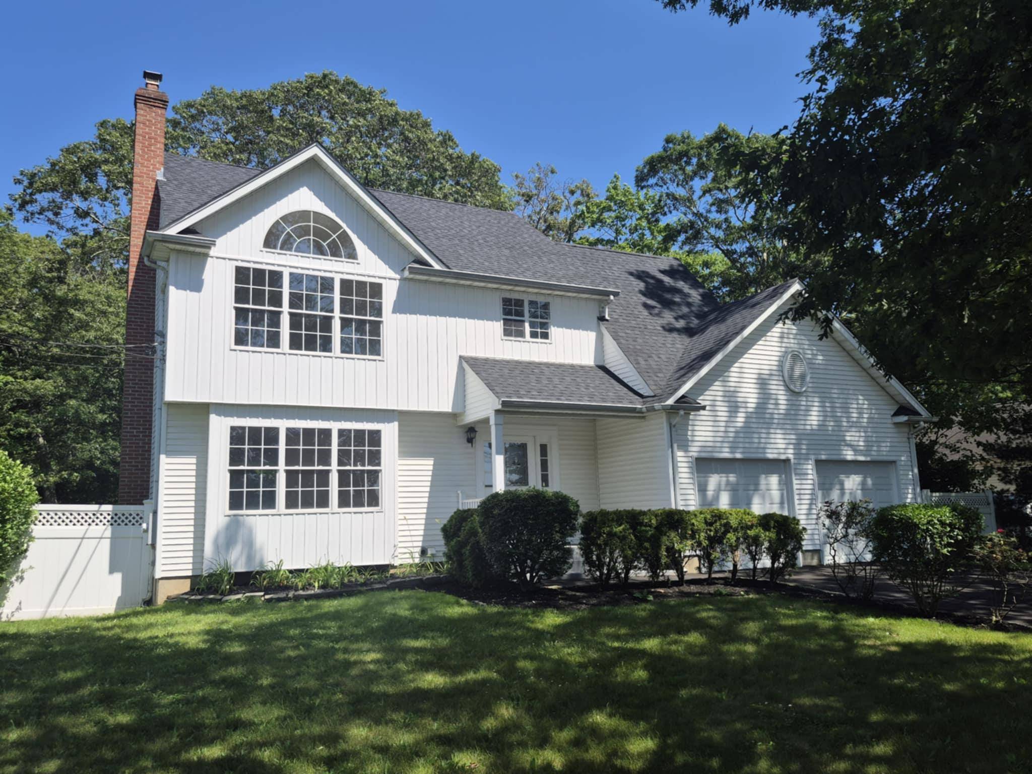 Center Moriches, NY 11934,89 Railroad AVE