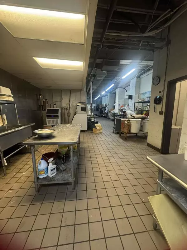 New York (manhattan), NY 10075,242 E 79th ST