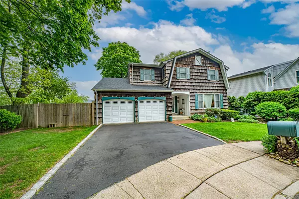 42 Forester CT, Northport, NY 11768