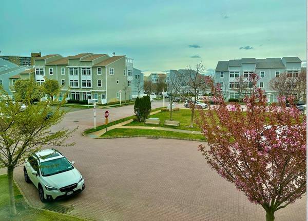 162 Commodore CIR, Arverne, NY 11692