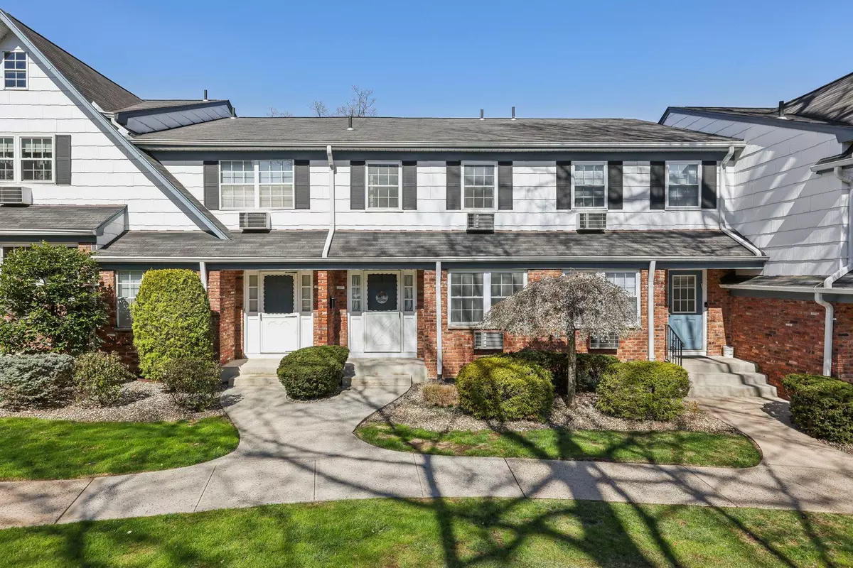 Suffern, NY 10901,189 Doxbury LN
