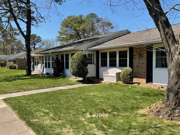 373 Woodbridge DR #B, Ridge, NY 11961